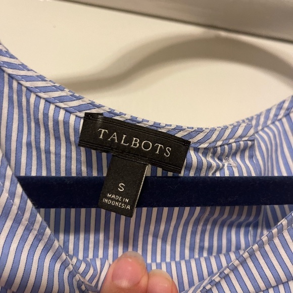 Talbots blouse with button back and tie detail at cuffs - Picture 3 of 4